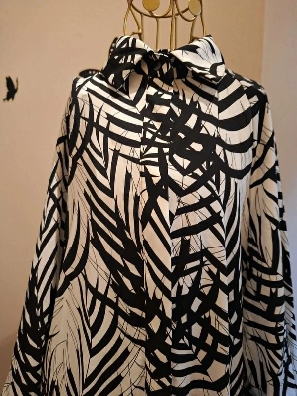 Vestido largo gráfico negro y blanco – photo 2